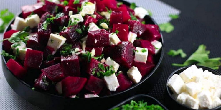 Estetika pečene cikle s feta sirom: Duboka rubinasta